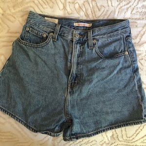 Levis High Loose Shorts